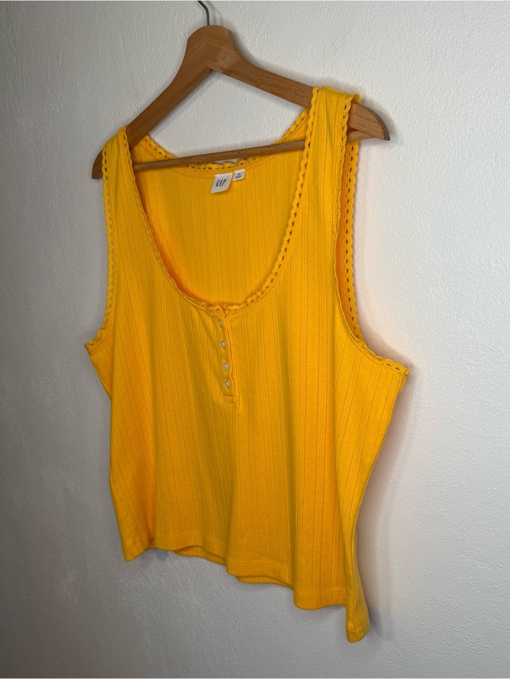 GAP Pointelle Scoopneck Henley Tank Top in Banana Women's Size XL 100% Cotton - Picture 2 of 16